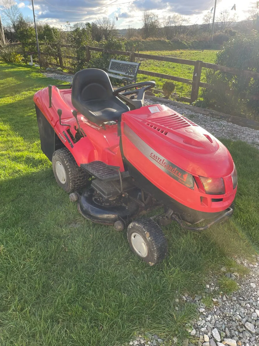 Ride on lawnmower - Image 1