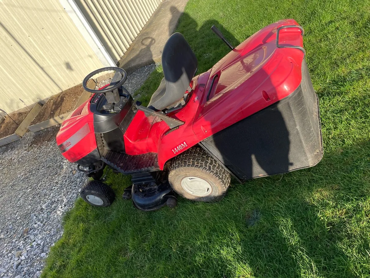 Ride on lawnmower - Image 2