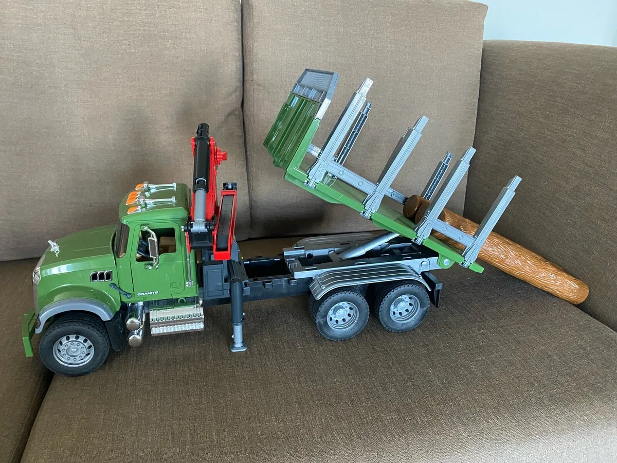 Bruder Mack Timber Truck - Image 3