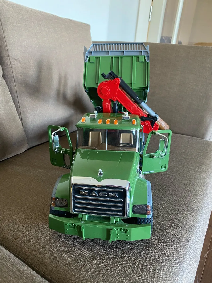 Bruder Mack Timber Truck - Image 4