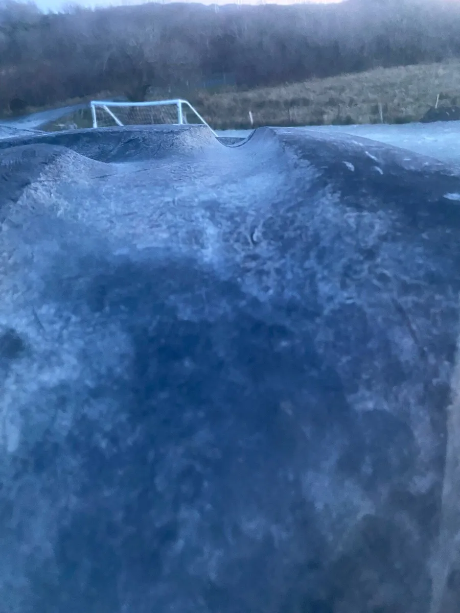 2 x 18.4 r38 - Image 4