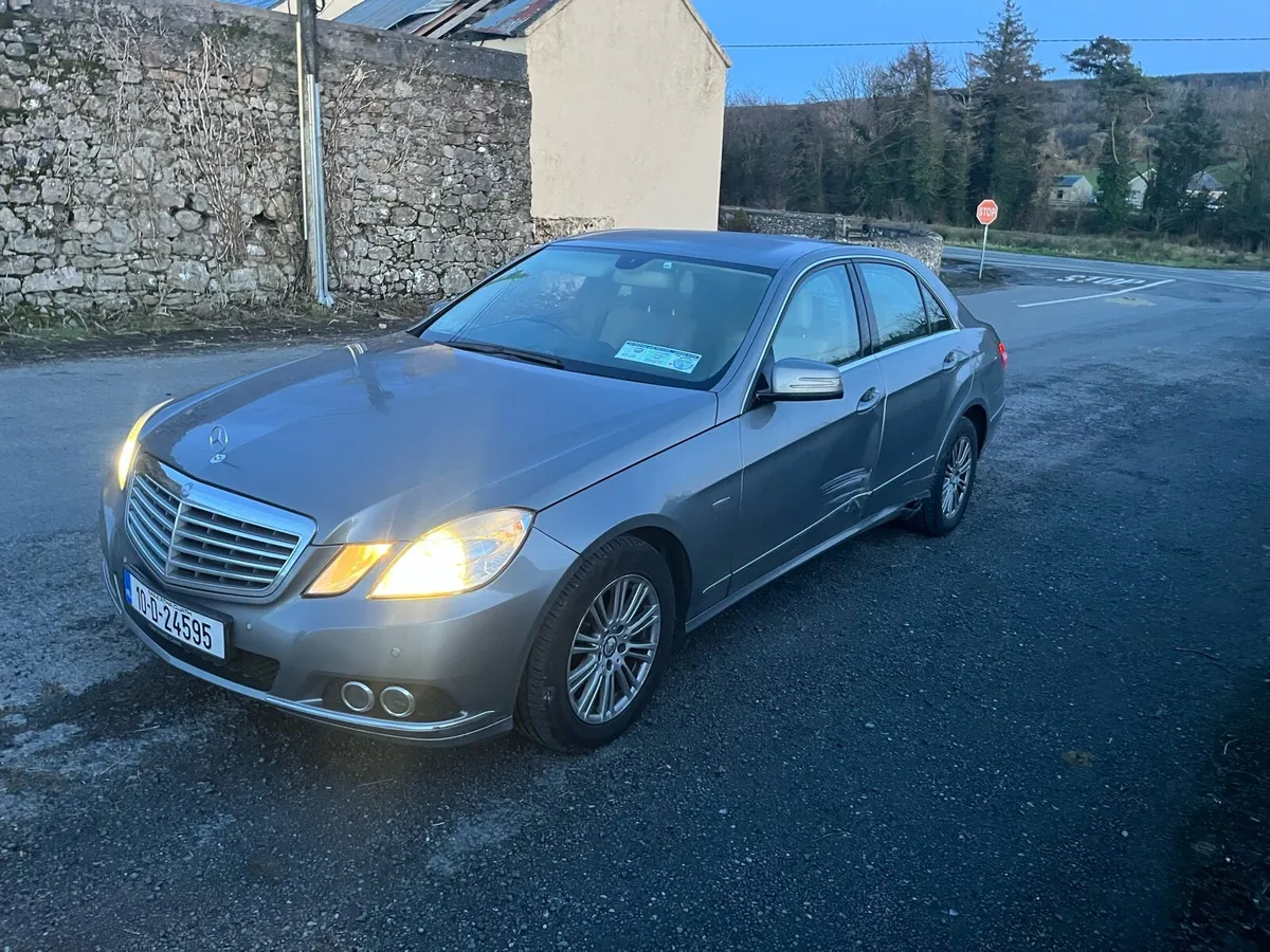2010 Mercedes e220 - Image 2