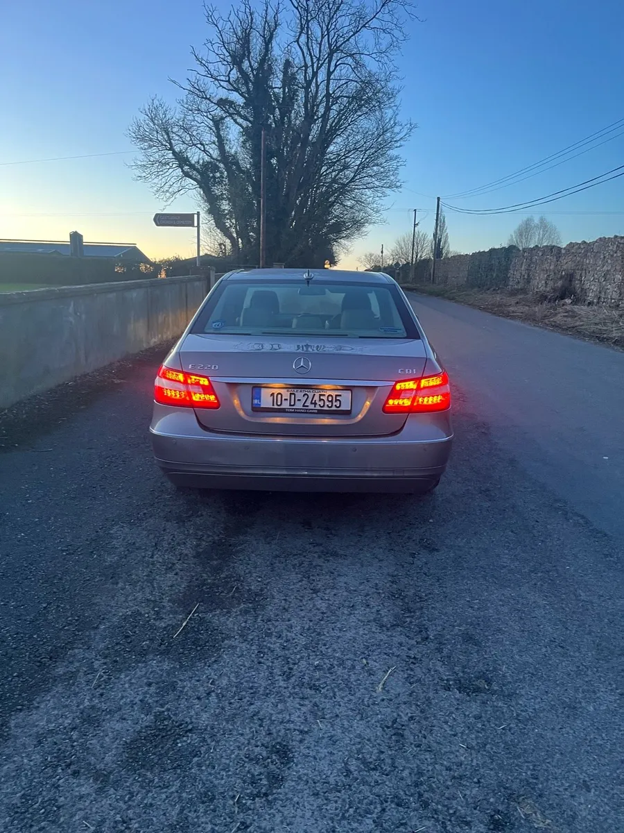 2010 Mercedes e220 - Image 4