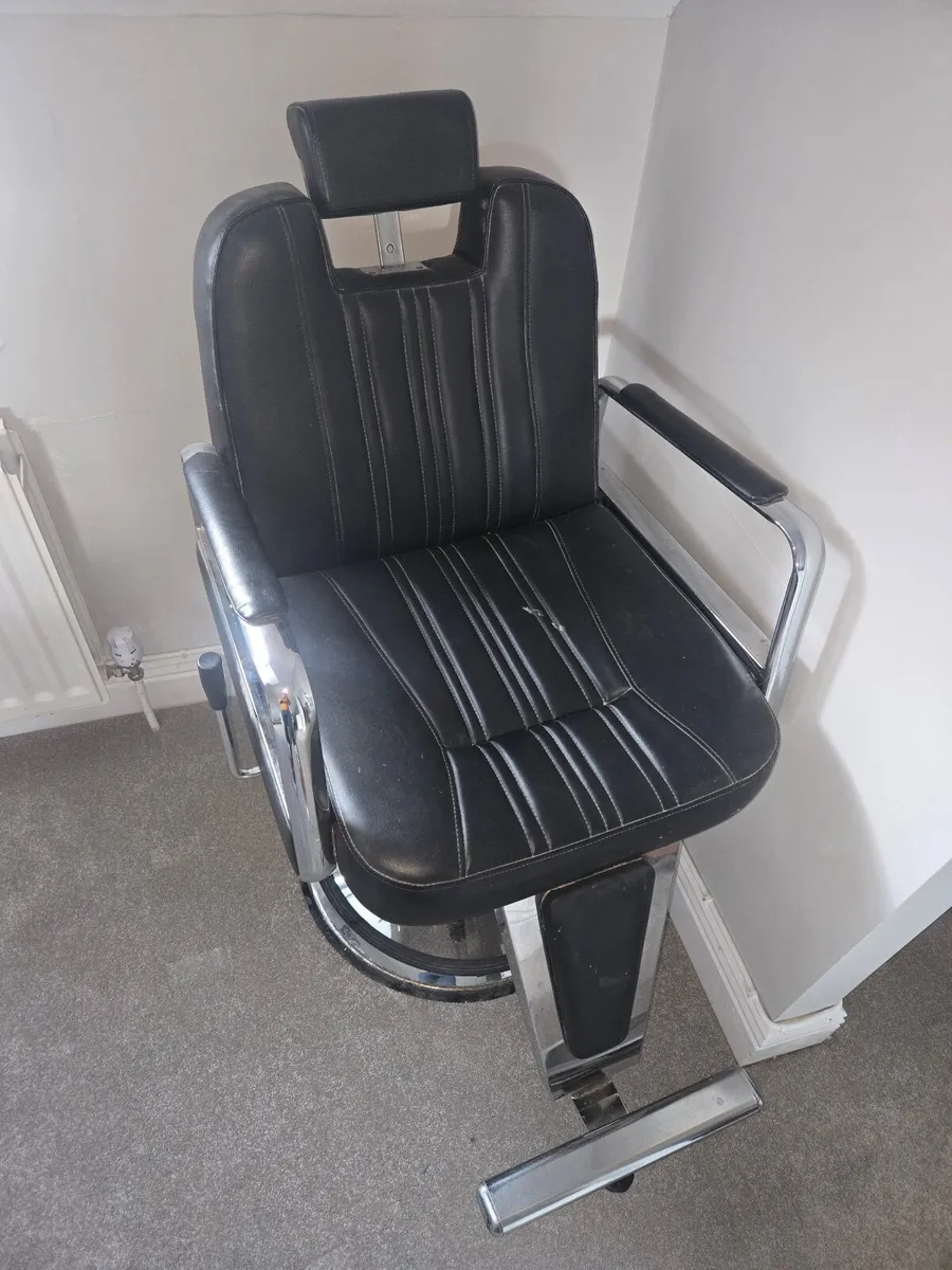 Barbers/Salon Chair - Image 1