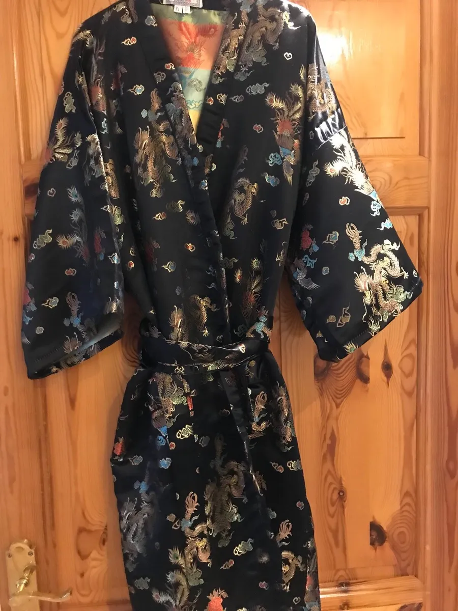 Silky dragon robe - Image 2