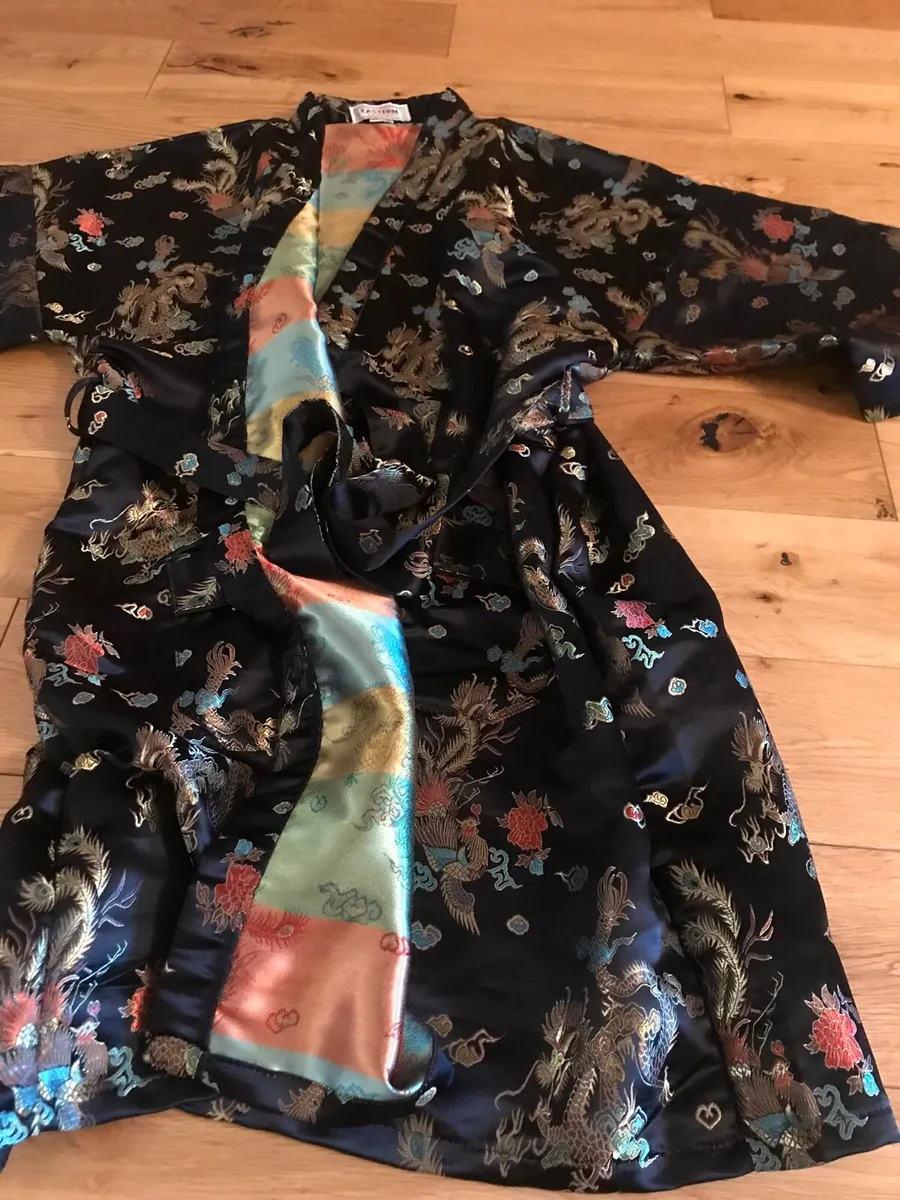 Silky dragon robe - Image 3