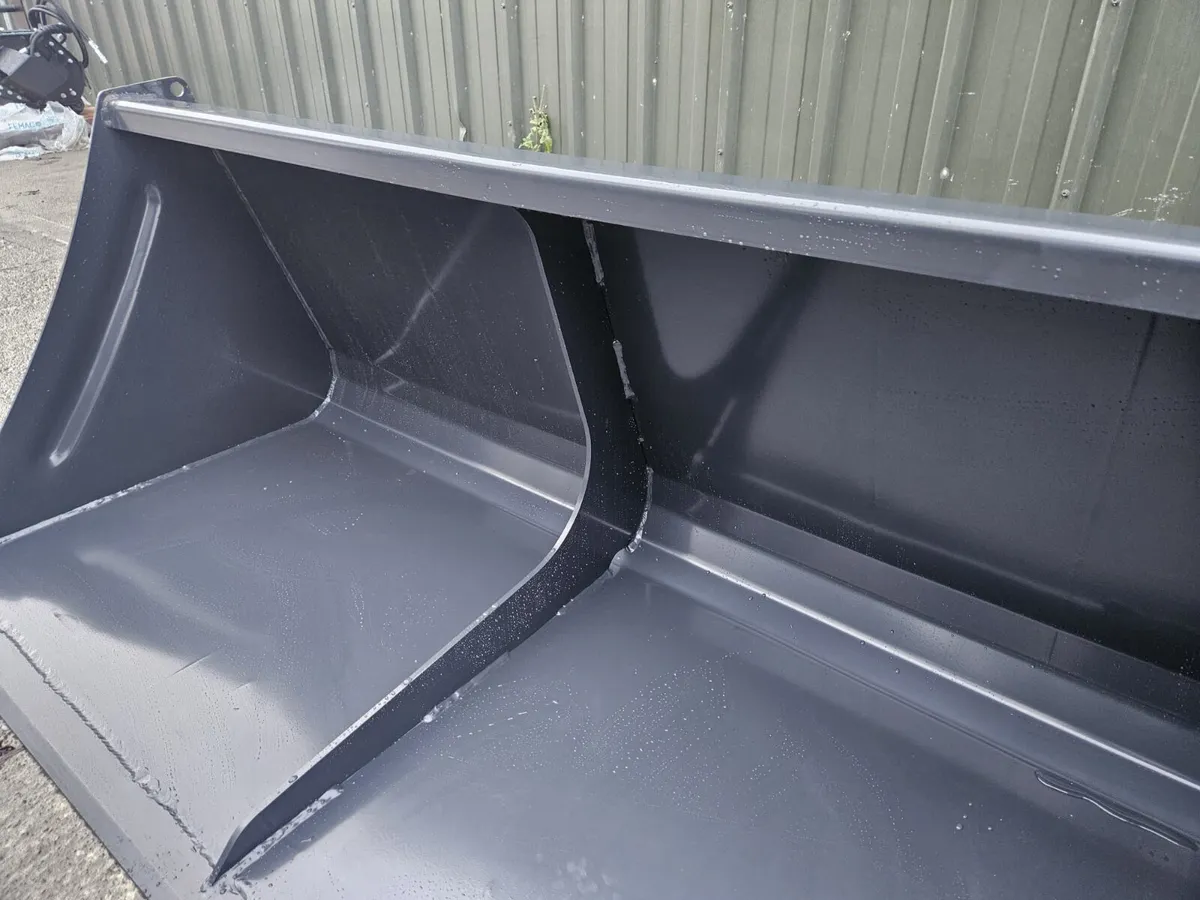 1.6 metre Rhino bucket - Image 4