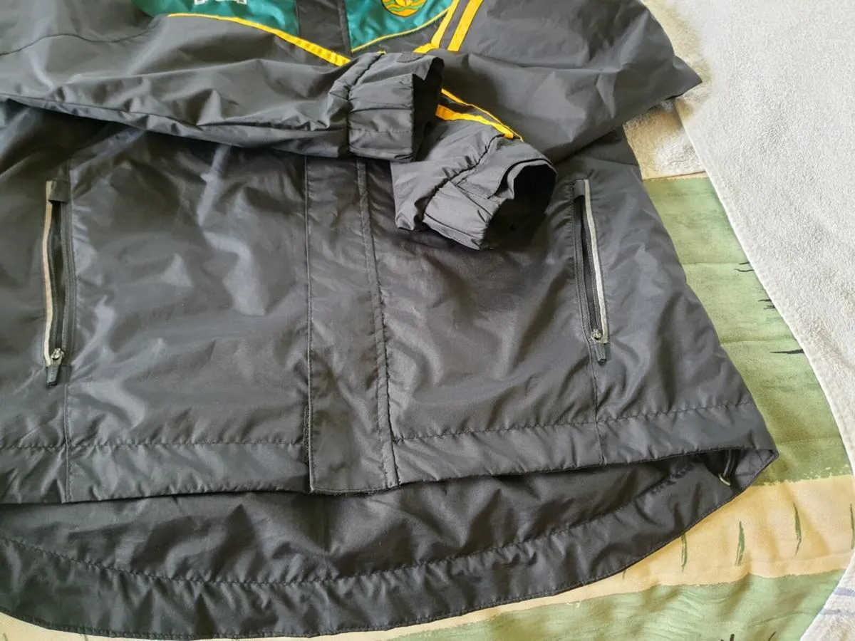 Donegal Gaelic Football Coat 2016 to 2017 - Image 4