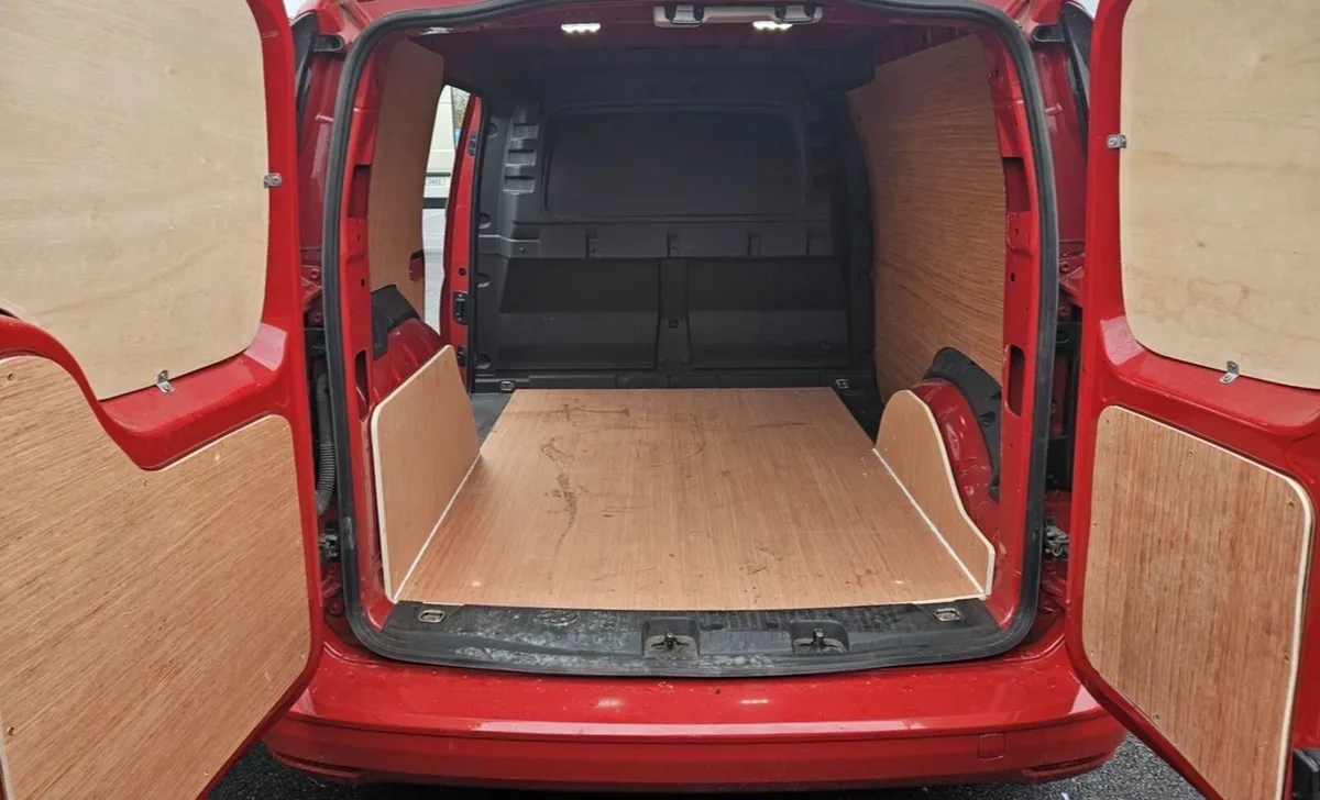 241 CADDY TOP SPEC €21950 - Image 2