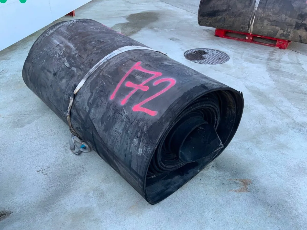 69" x 18mm RUBBER MATTING....PER FOOT.......172. - Image 4