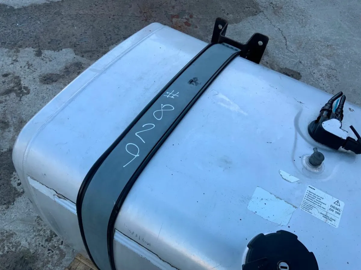 590lt  ALUMINIUM  FUEL TANK. & CRADLE......829. - Image 4