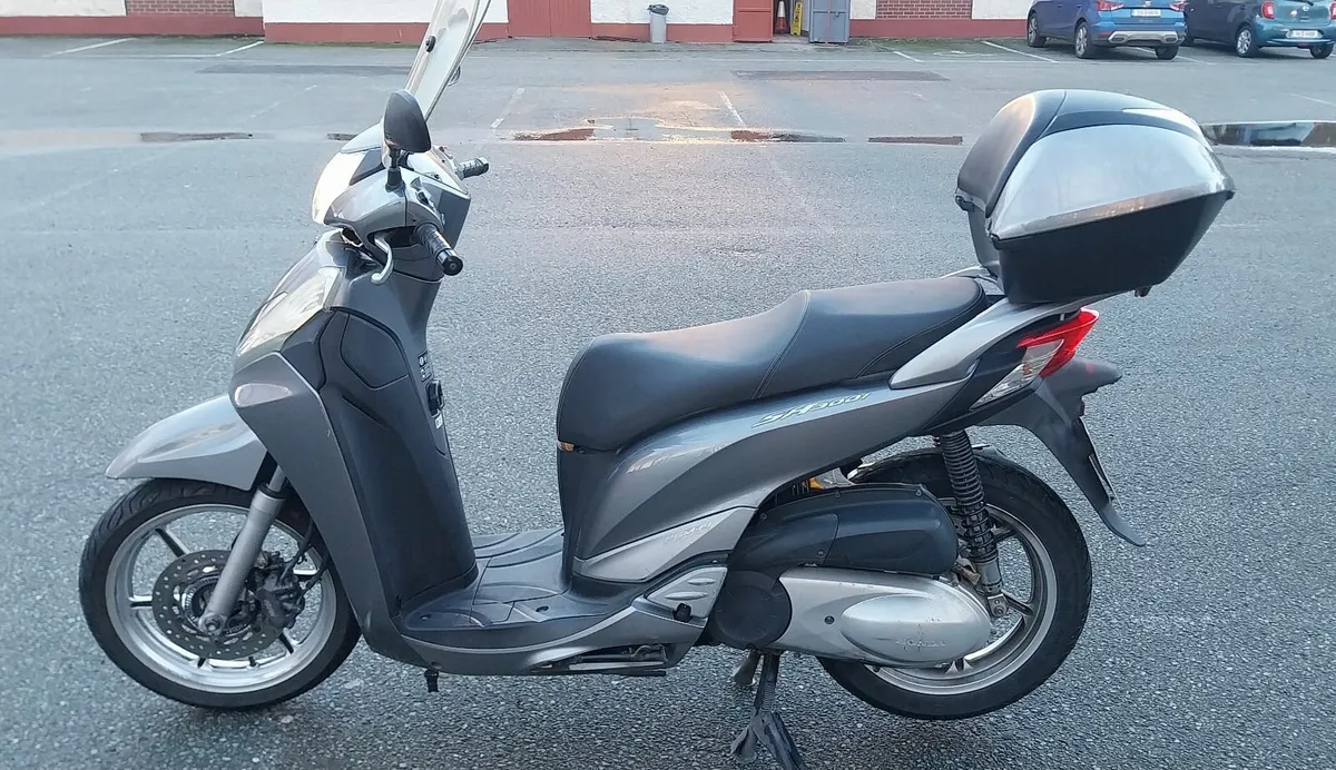 171 HONDA SH300I - Image 2