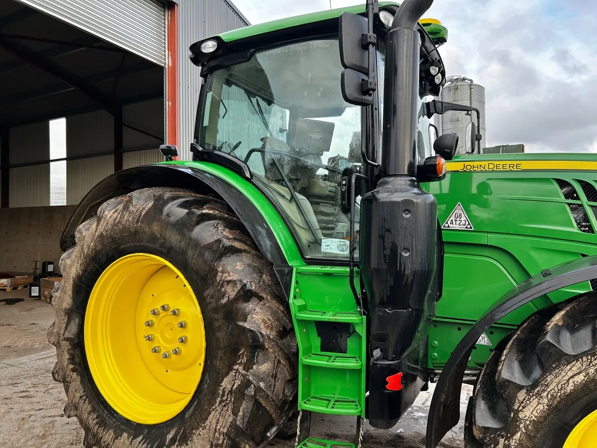 2018 John Deere 6215R - Image 4