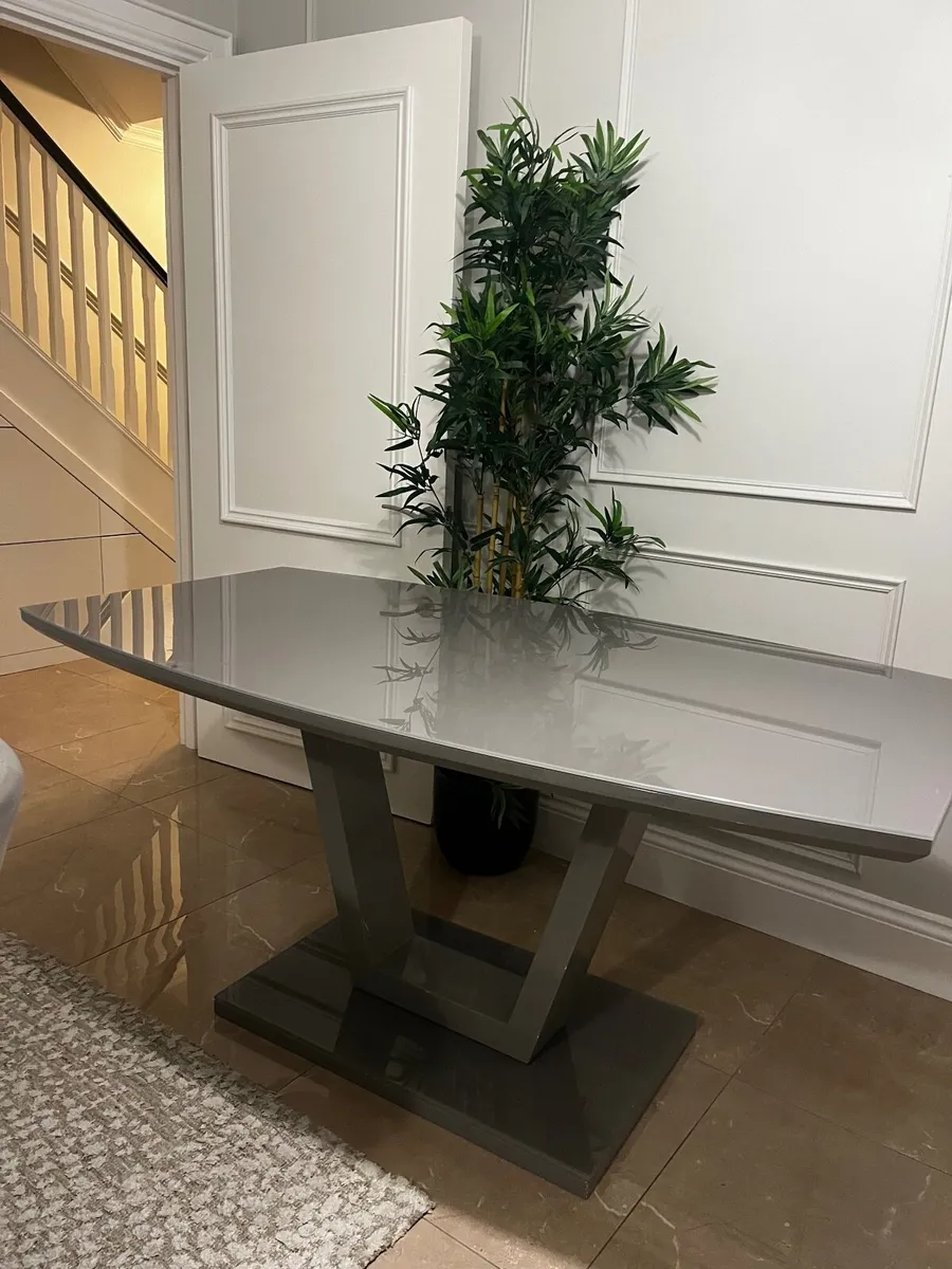 Kitchen Table - Image 3