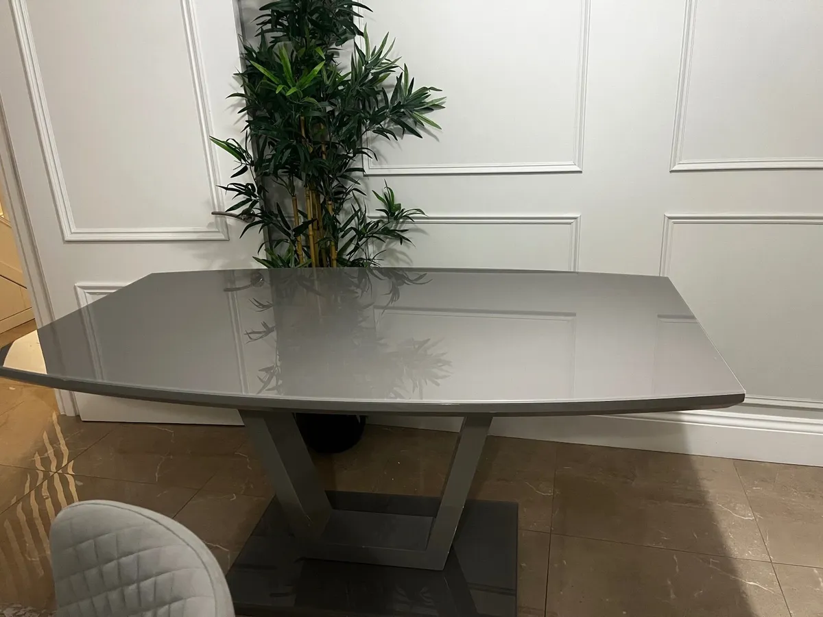 Kitchen Table - Image 1