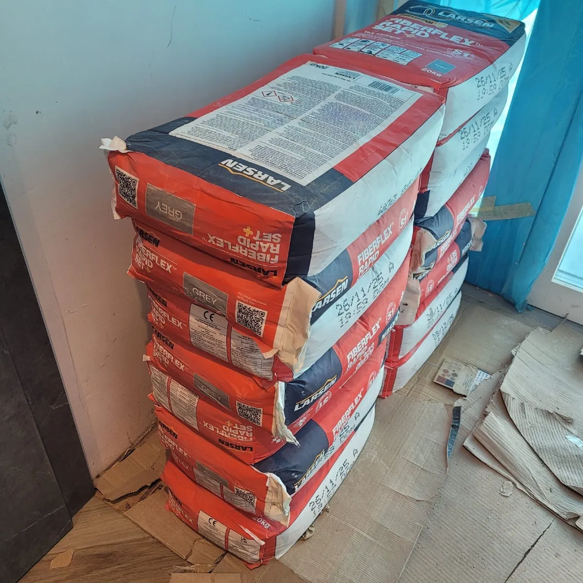 16 bags Larsen FiberFlex Rapid Set Tile Adhesive - Image 2