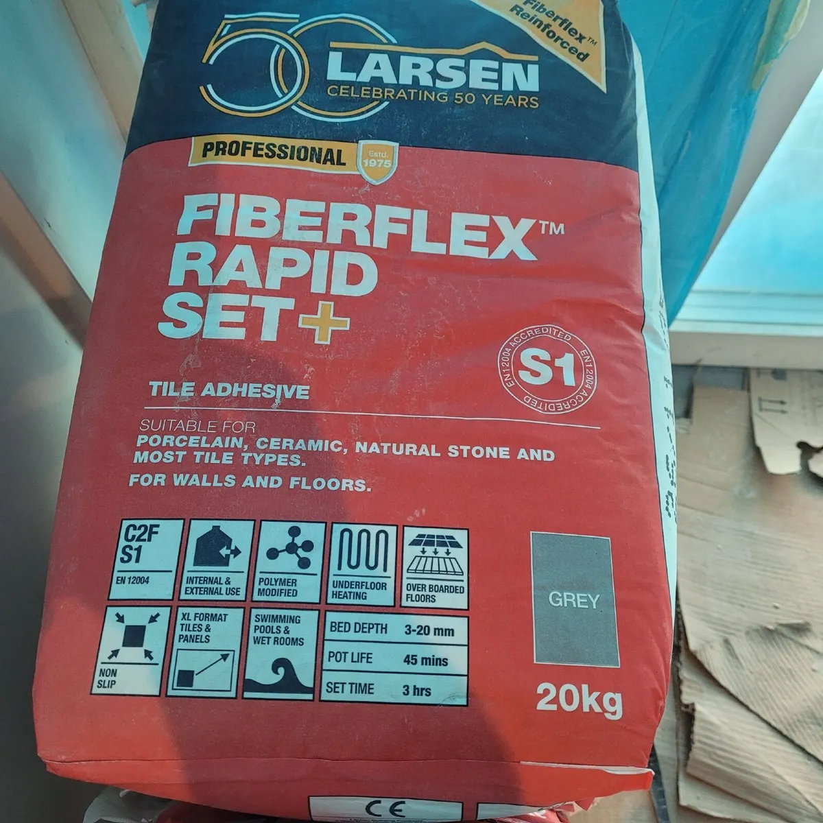 16 bags Larsen FiberFlex Rapid Set Tile Adhesive - Image 1