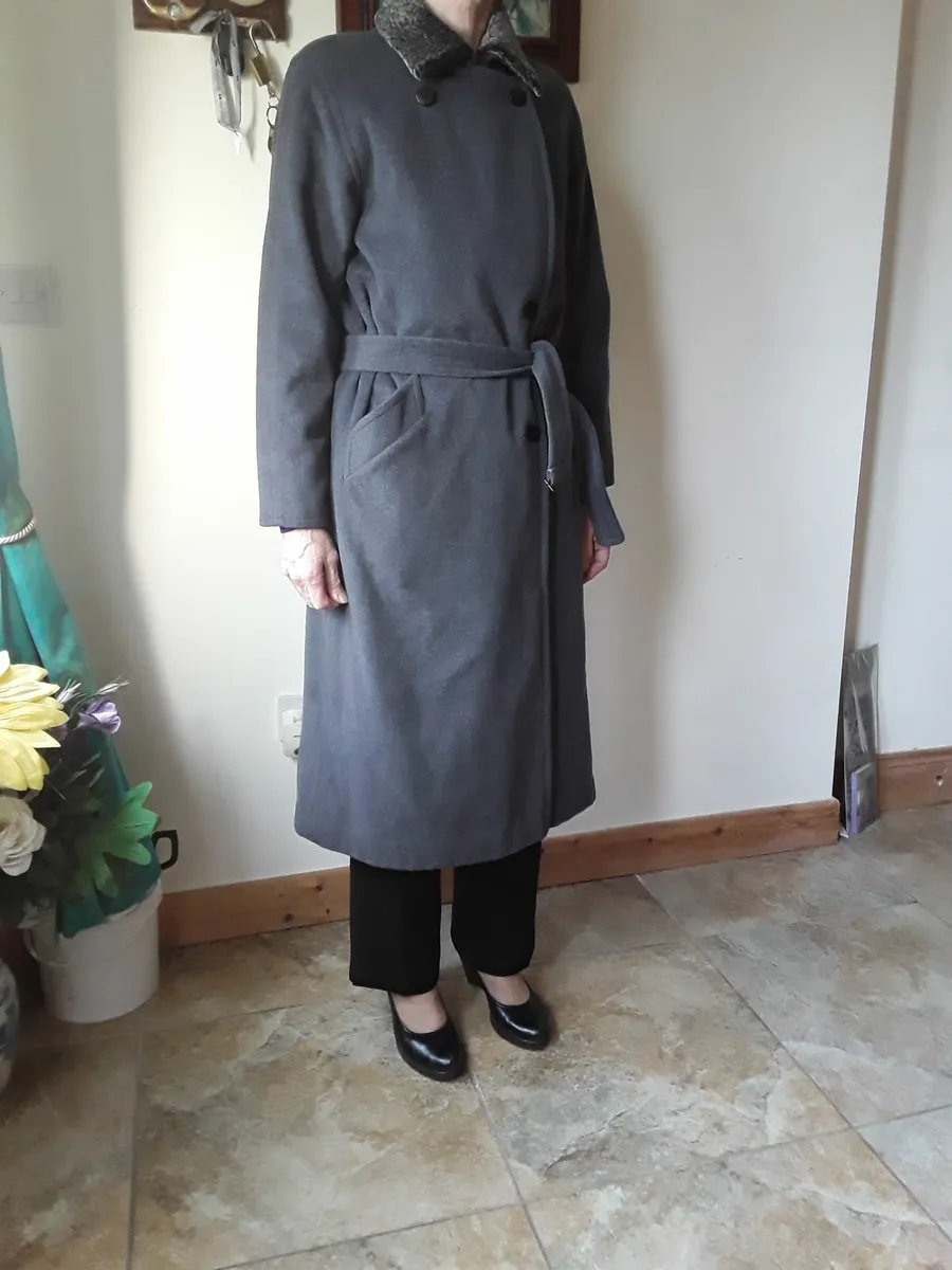 Ladies lovely charcoal grey Coat - Image 1