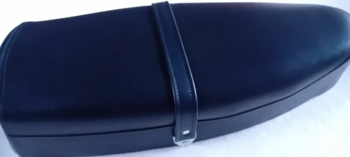 Vespa PX seat - Image 1
