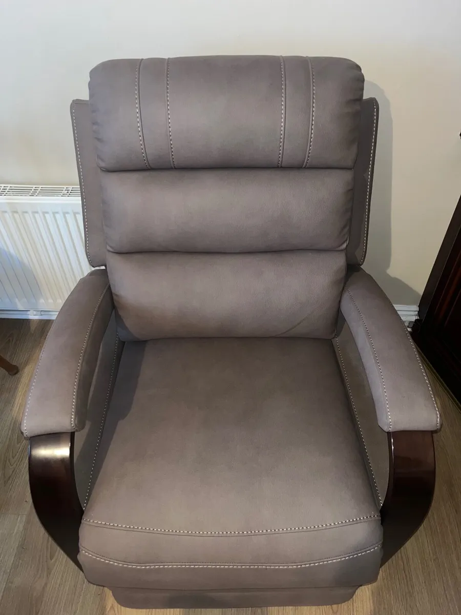 Lift & Tilt Recliner Chair - Image 2