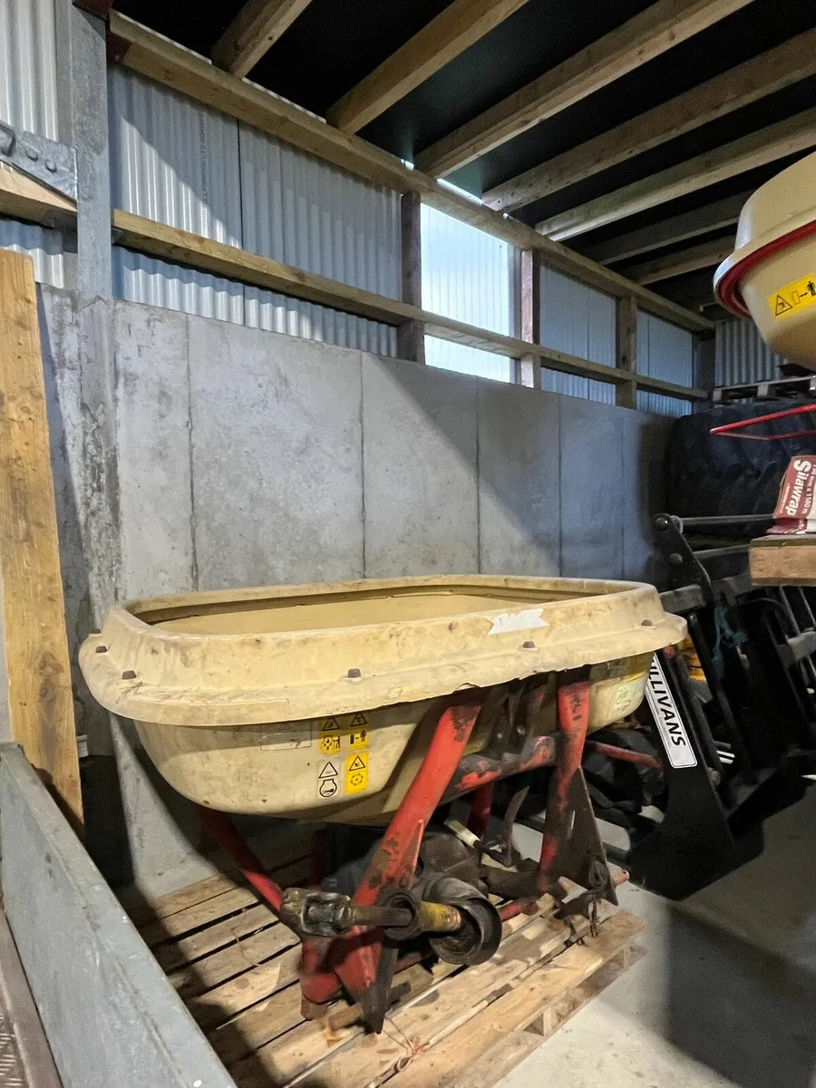 Vicon fertilizer spreader and pz hay bob - Image 1