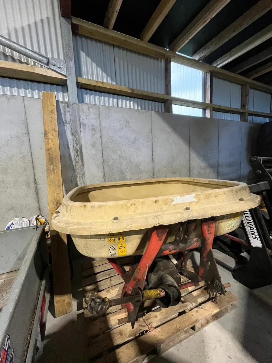 Vicon fertilizer spreader and pz hay bob - Image 2