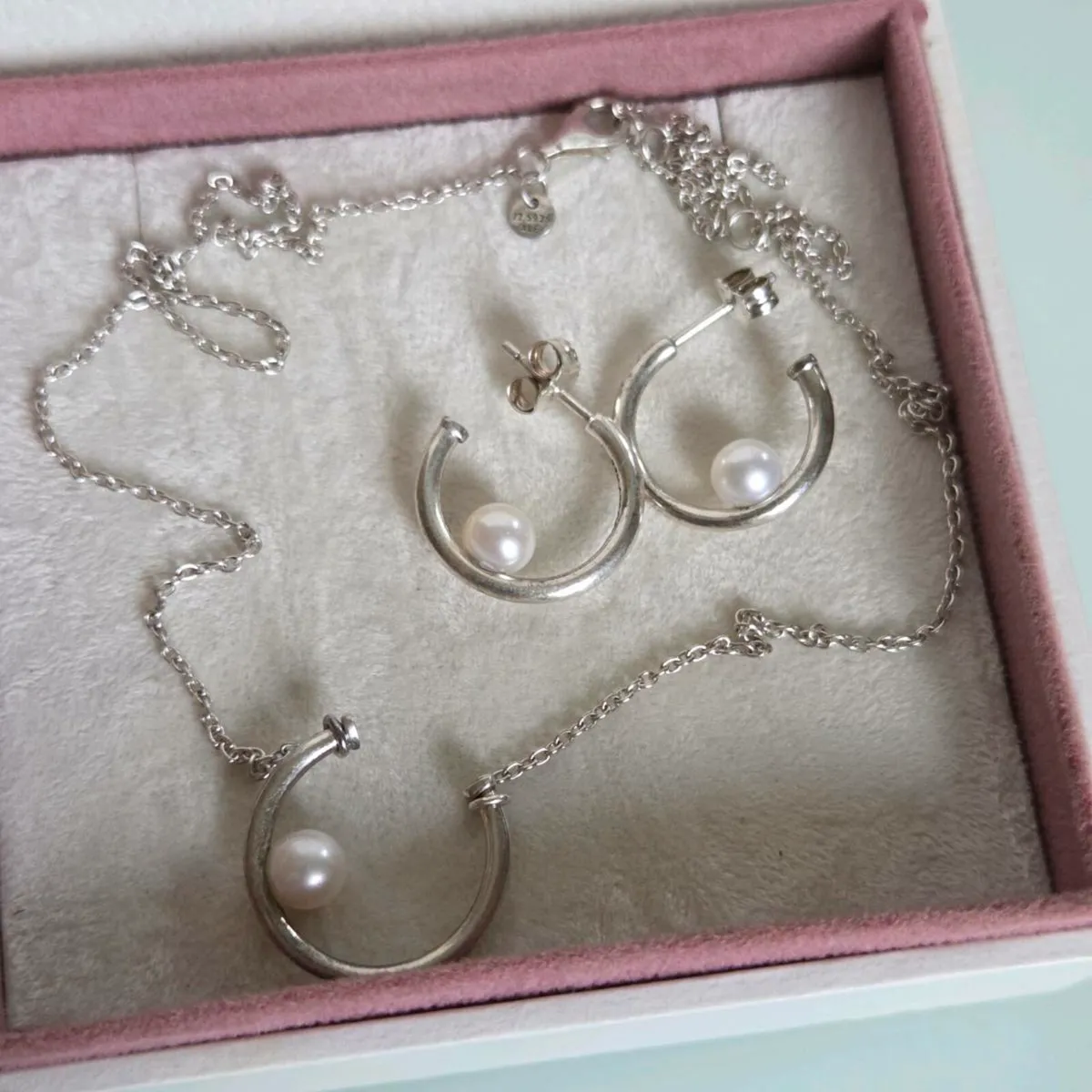 Pandora contemporary Pearl hoops earrings/necklace - Image 1