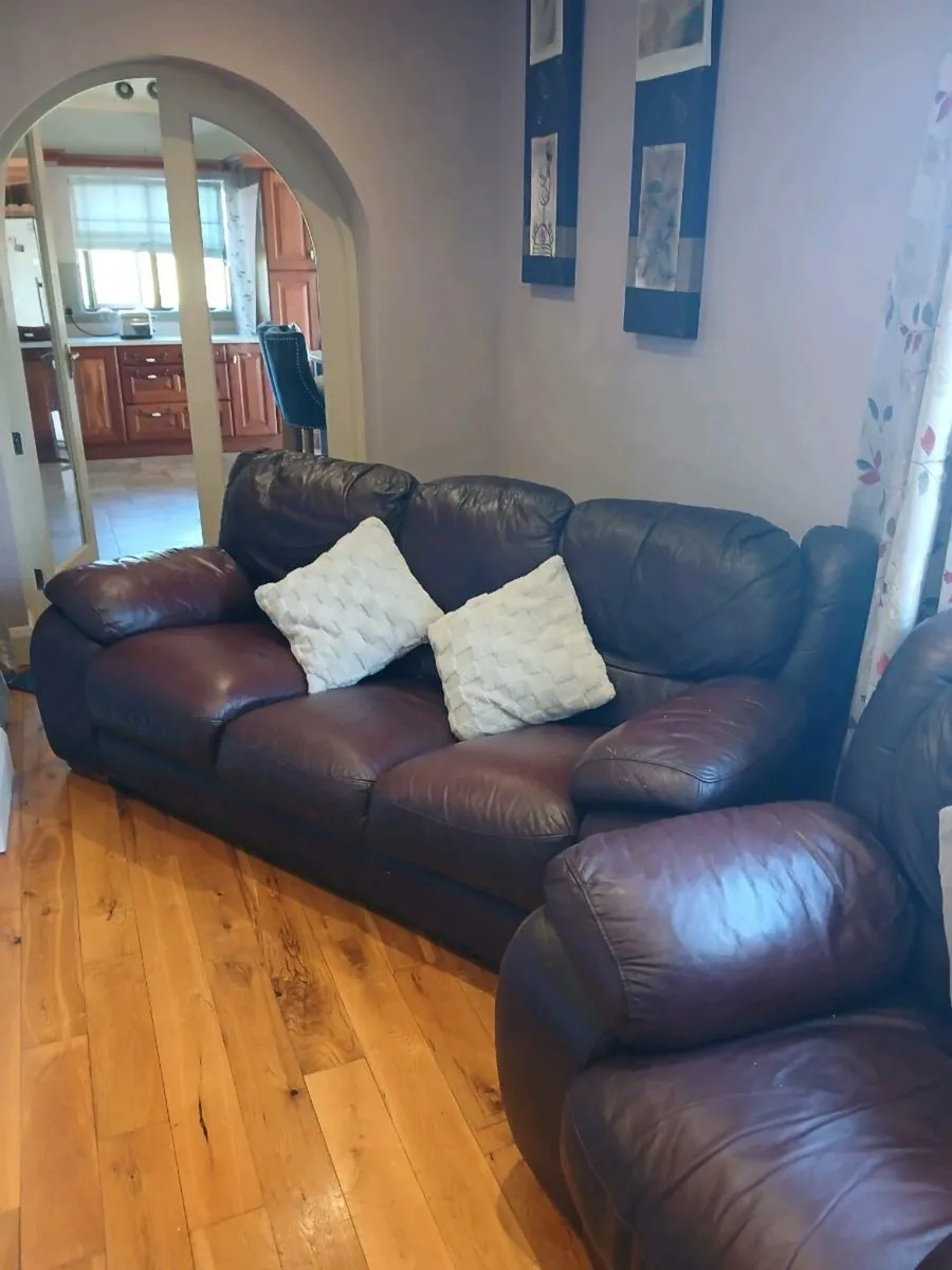 Couch and 2 armchairs - Image 1