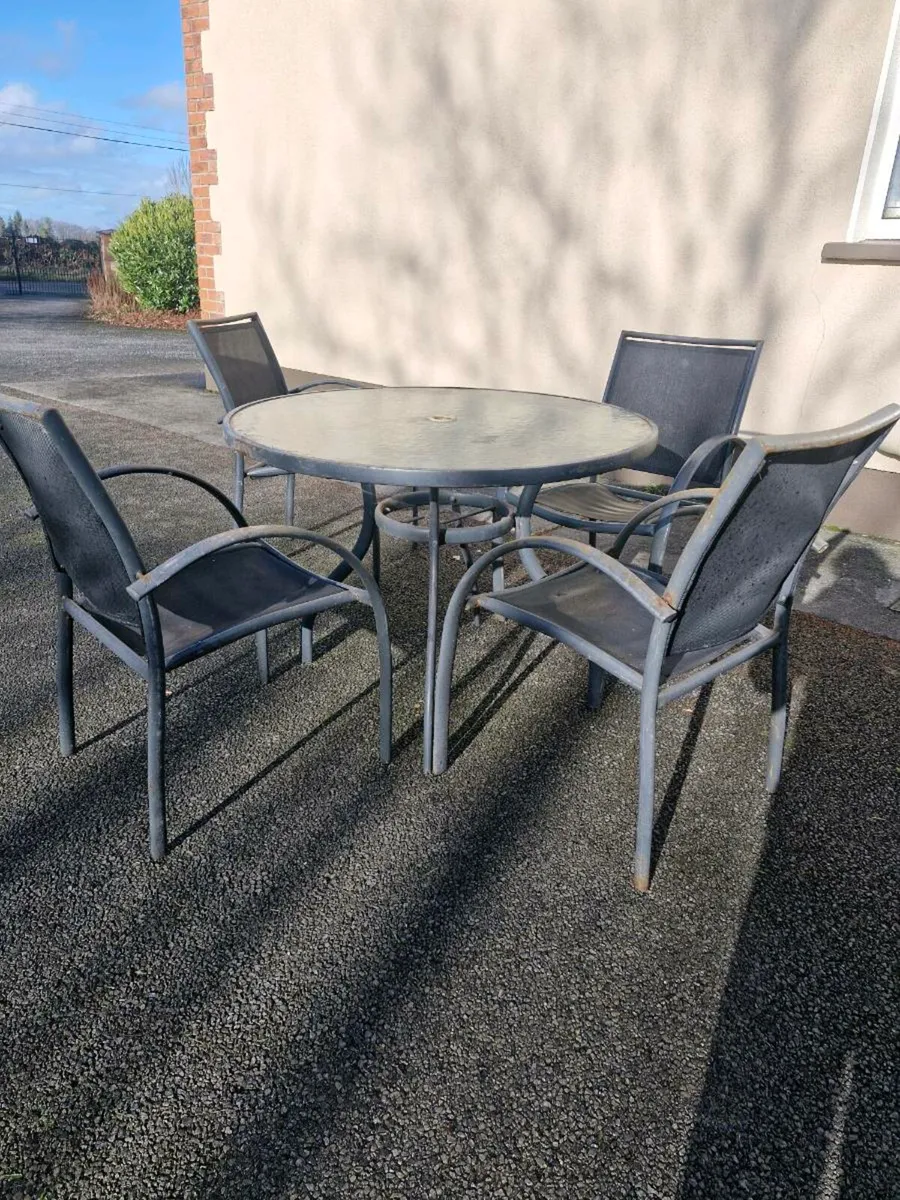 Garden furniture table and chairs - Image 1