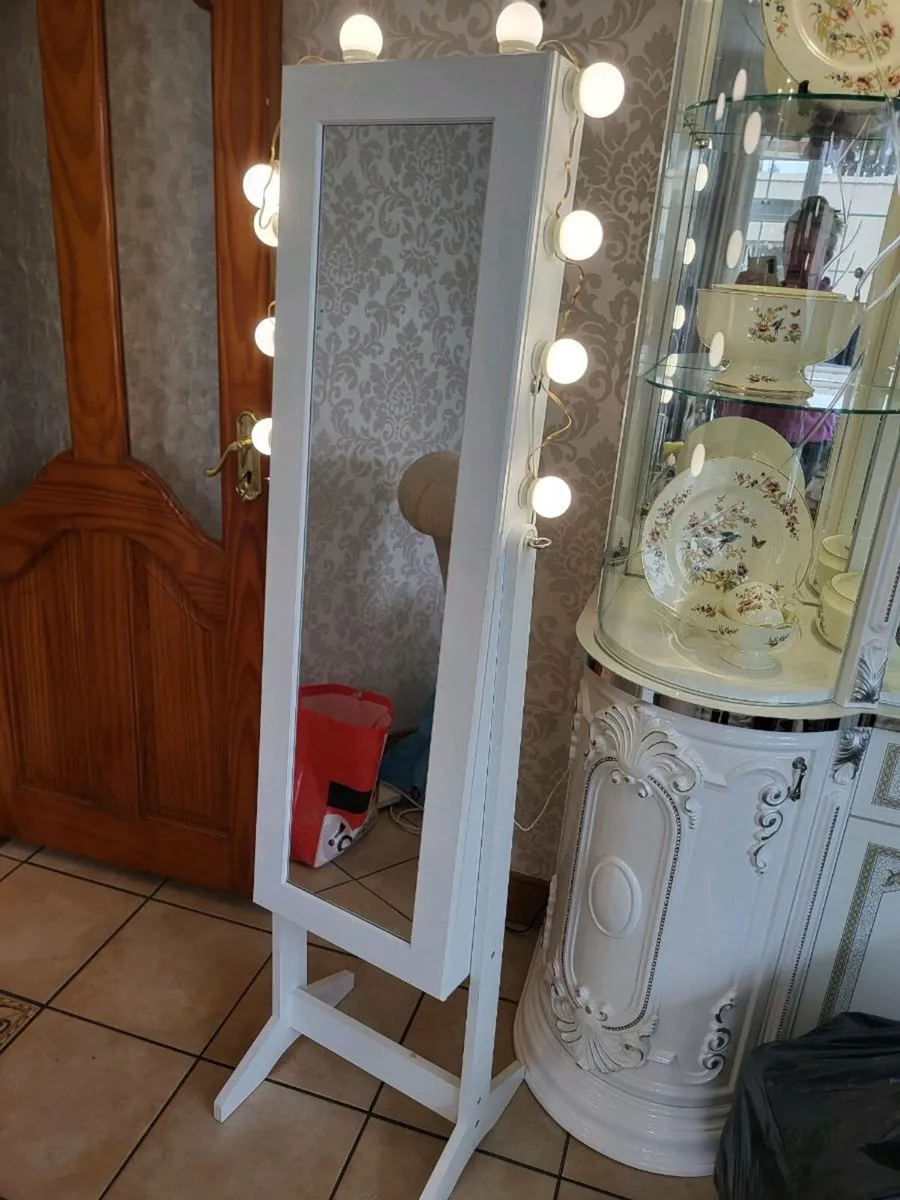 Standing mirror, jewelry box - Image 1