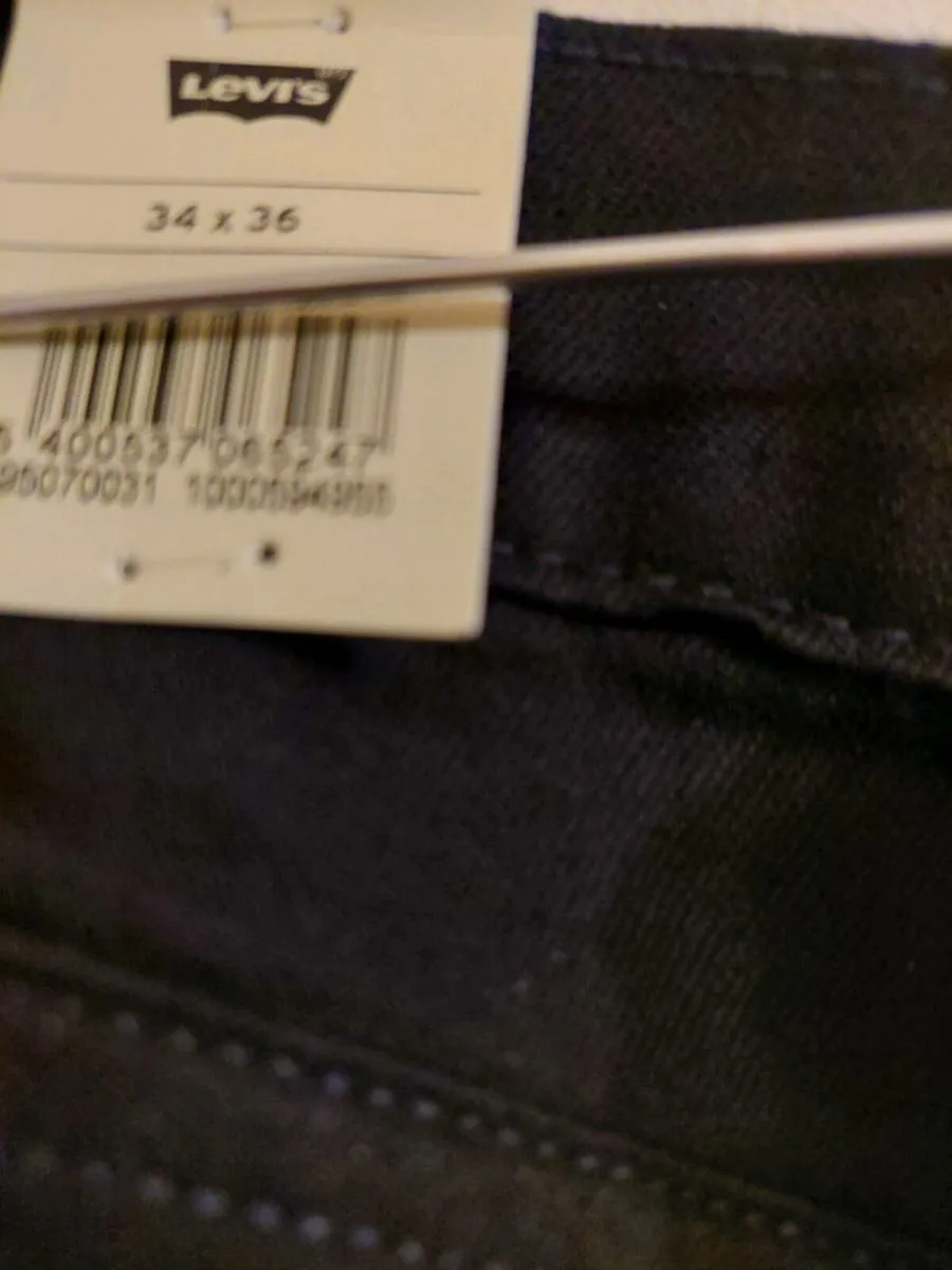 Levis 502" Taper Jeans in black. - Image 2