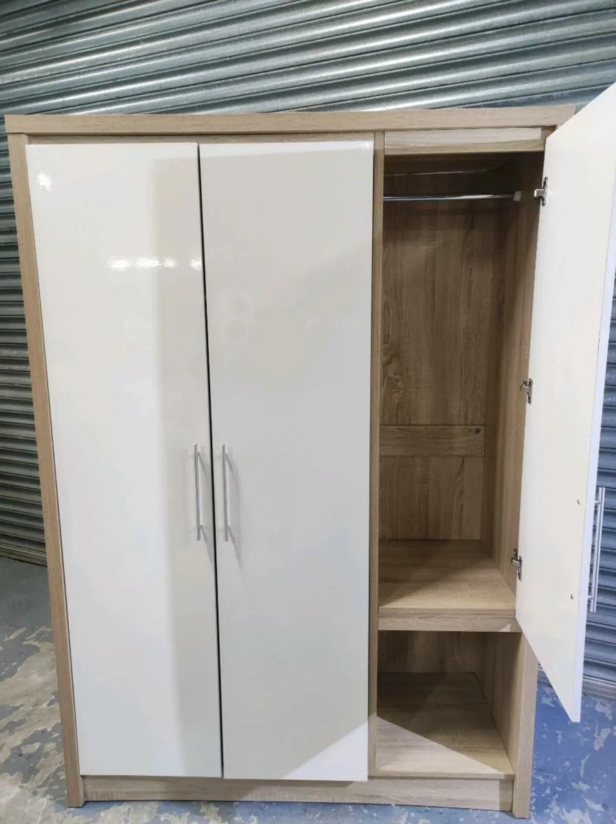 Large white gloss bedroom wardrobe 🚚 - Image 4