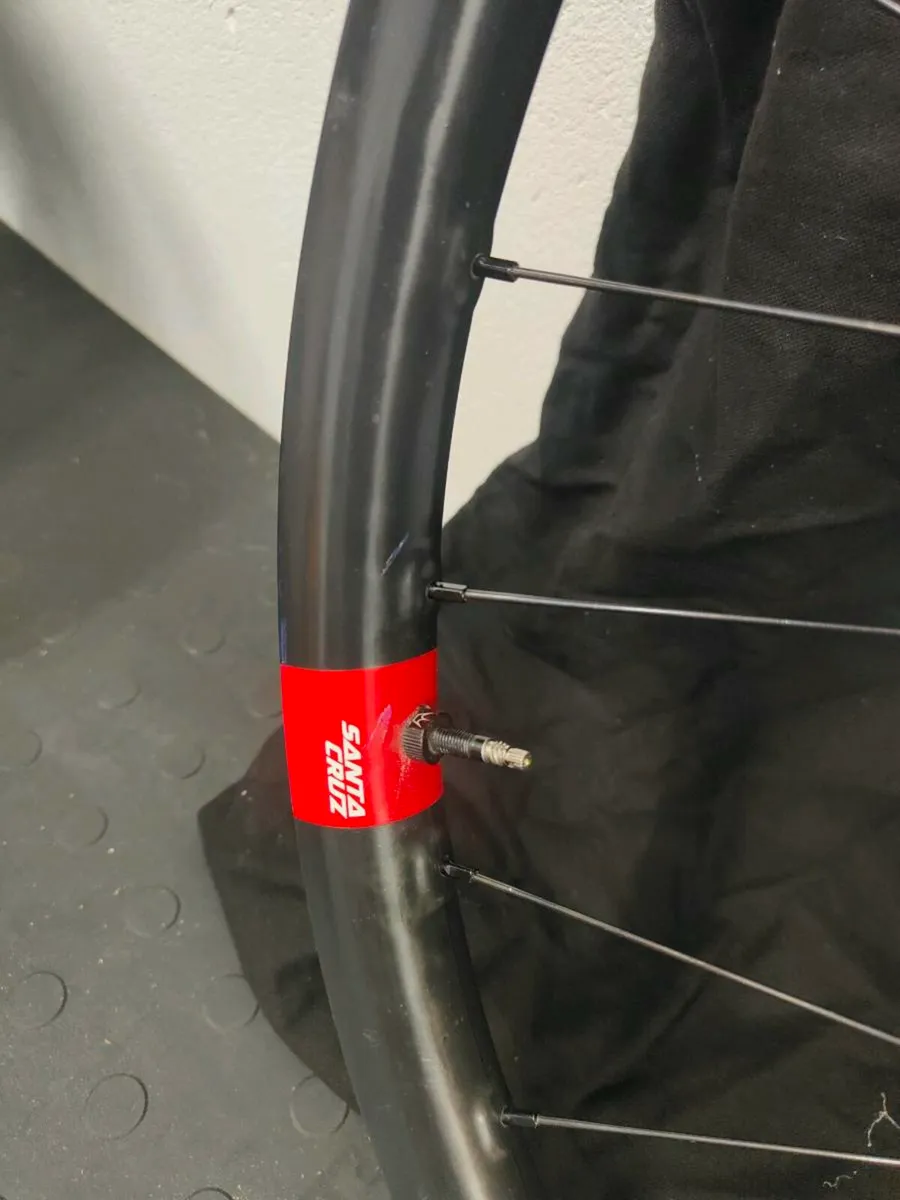 Santa Cruz reserve carbon wheelset 29 - Image 2