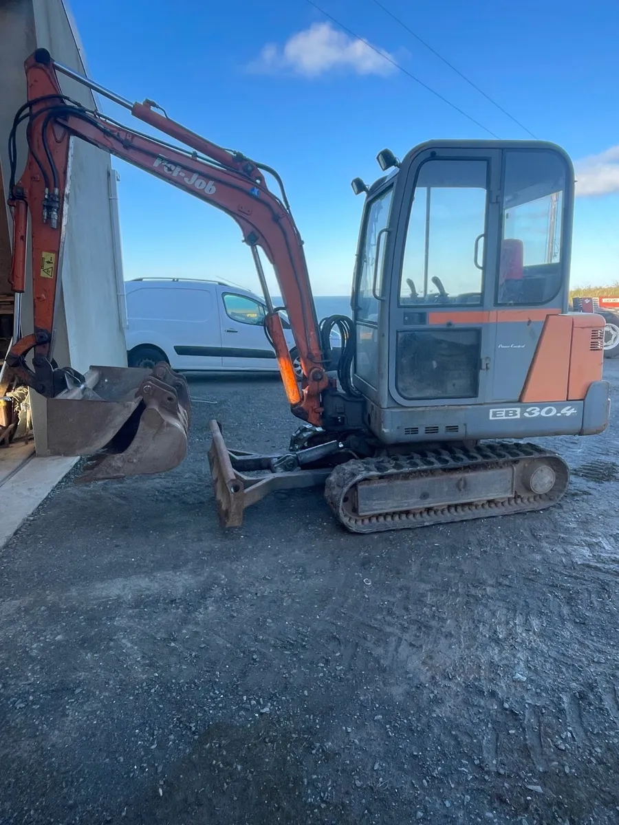 3 ton digger - Image 1