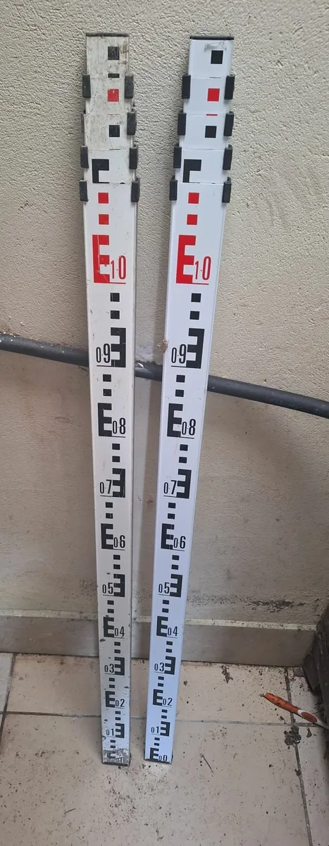 LEVELLING STAFF - Image 1