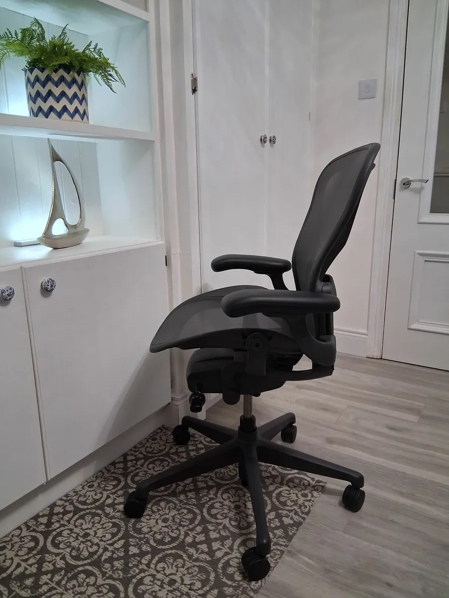 Herman Miller Aeron Remastered - Image 3