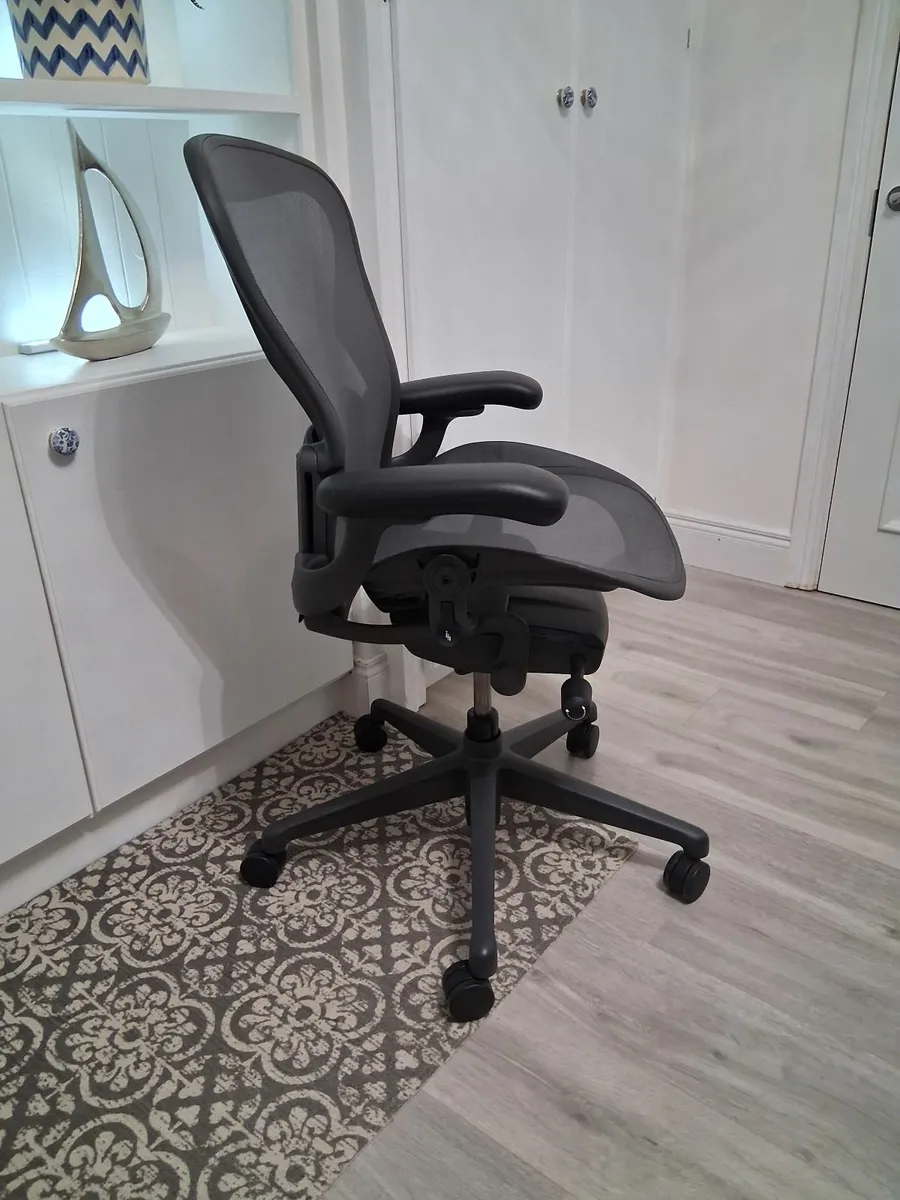 Herman Miller Aeron Remastered - Image 4