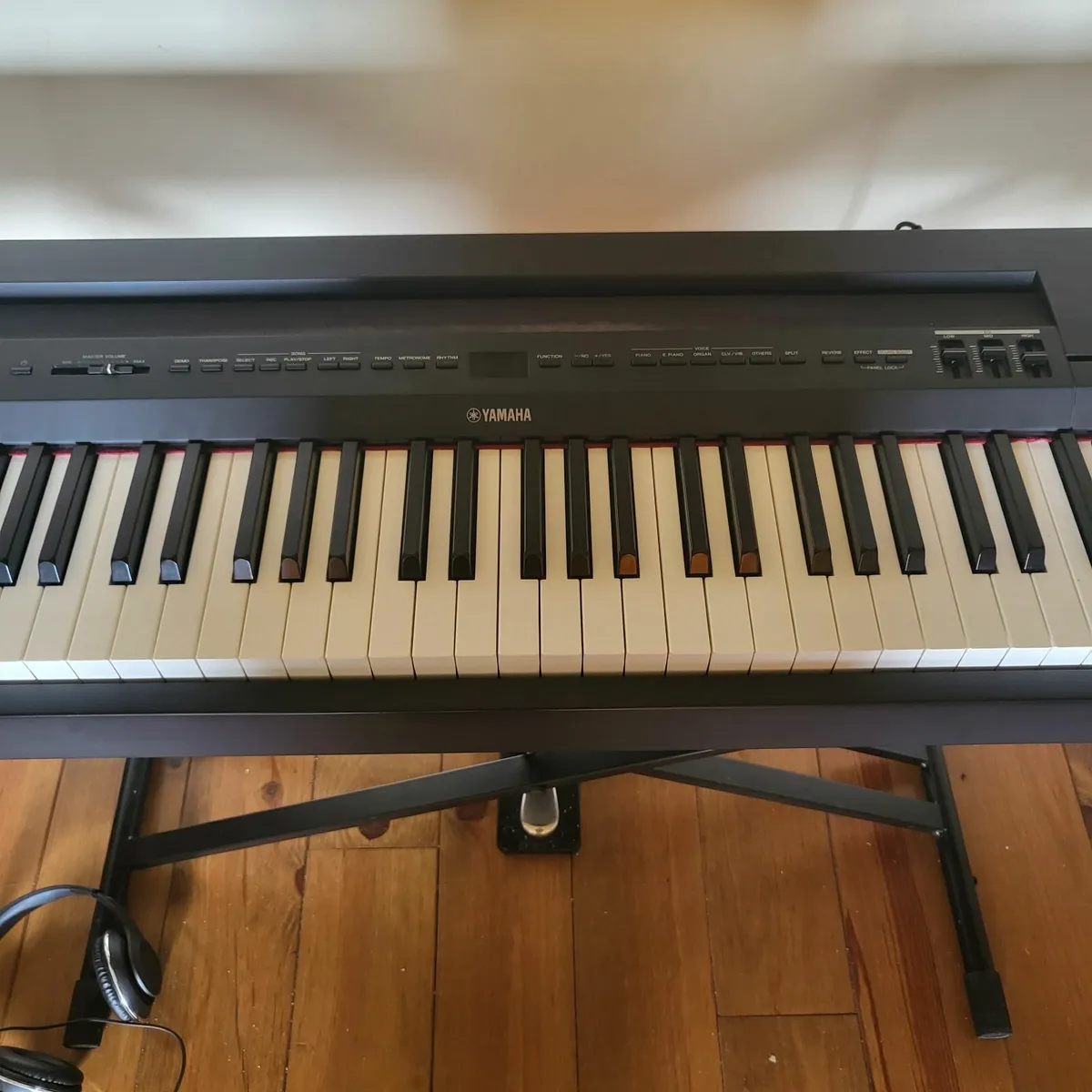 Yamaha P255 digital piano full setup - Image 4