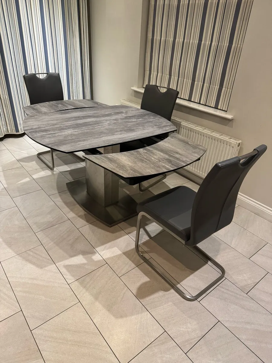 Dining table + chairs - Image 3