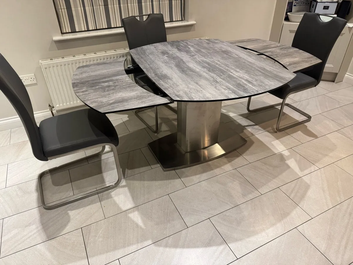 Dining table + chairs - Image 4