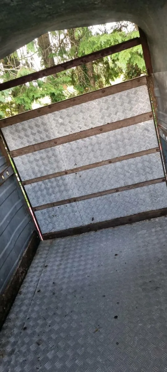 Cattle box - Image 4