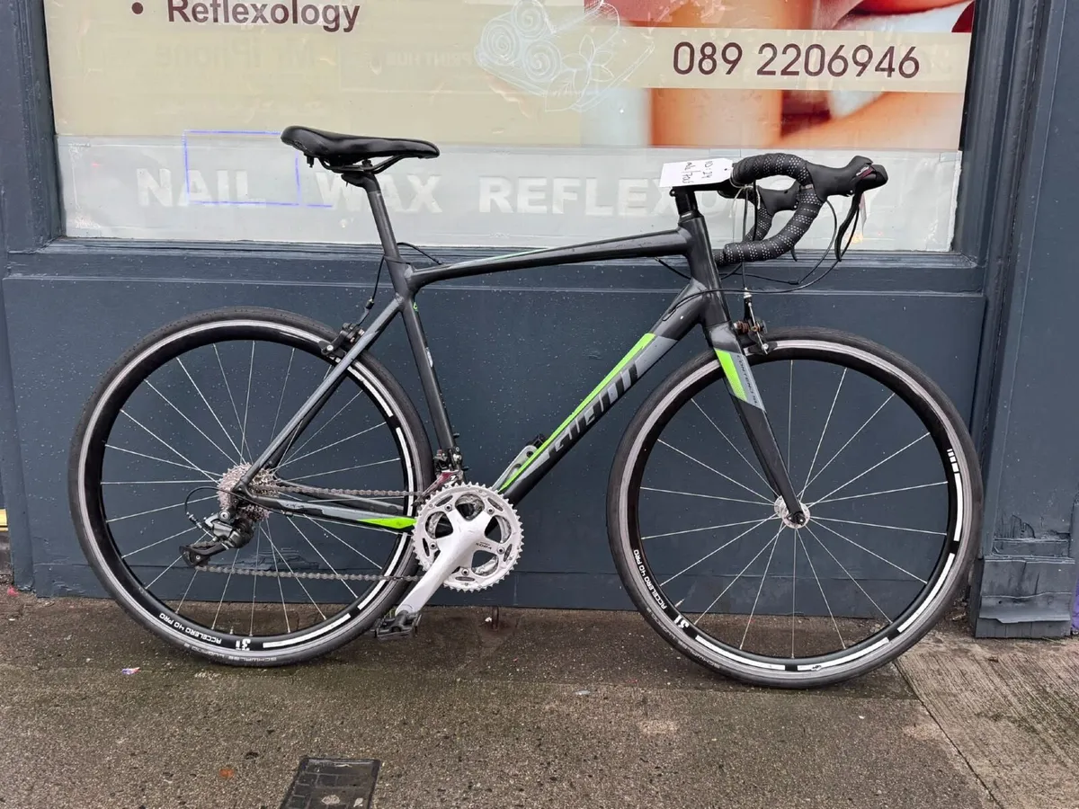 Giant road bike ❗️Open 7 days of the week ❗️ - Image 1
