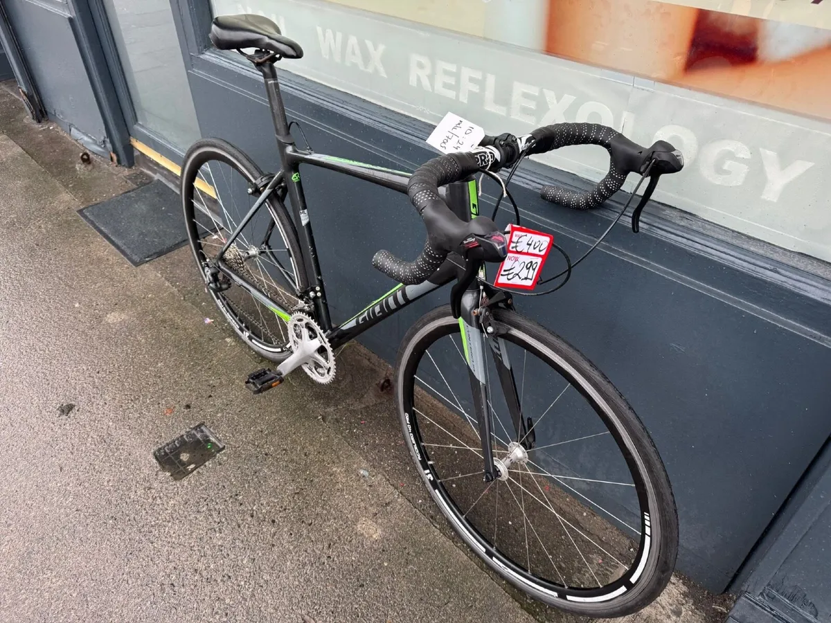 Giant road bike ❗️Open 7 days of the week ❗️ - Image 2