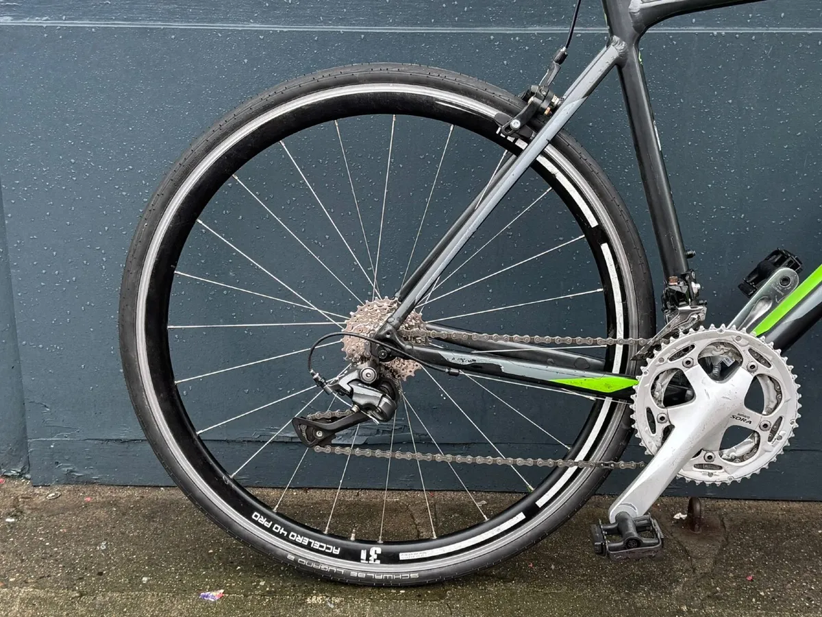 Giant road bike ❗️Open 7 days of the week ❗️ - Image 3