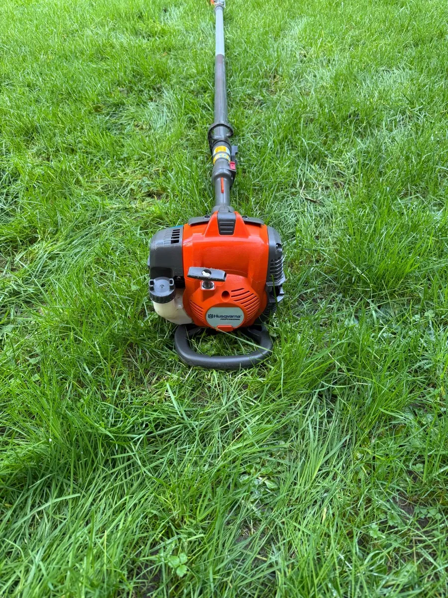 Husqvarna 525PT5S telescopic pole saw - Image 1