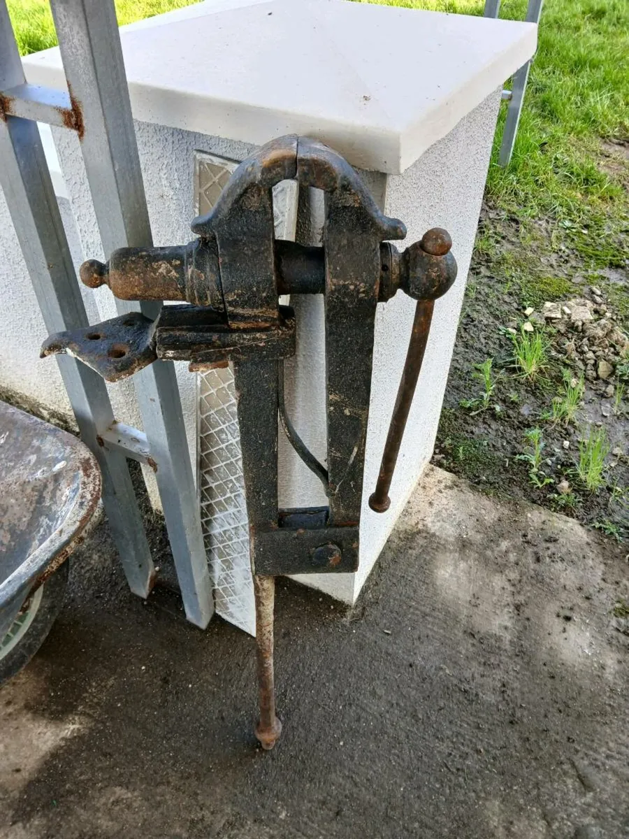 Vintage forge vice - Image 3