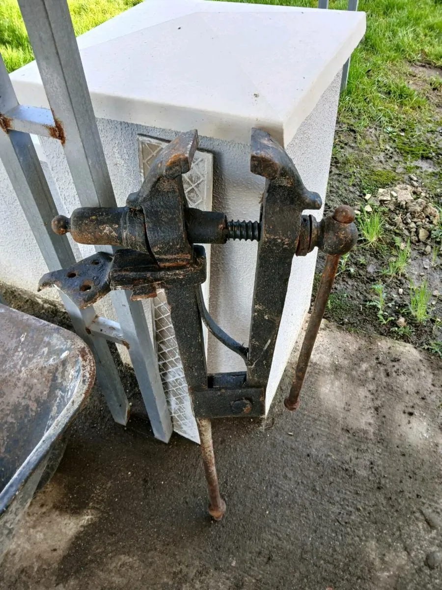 Vintage forge vice - Image 4