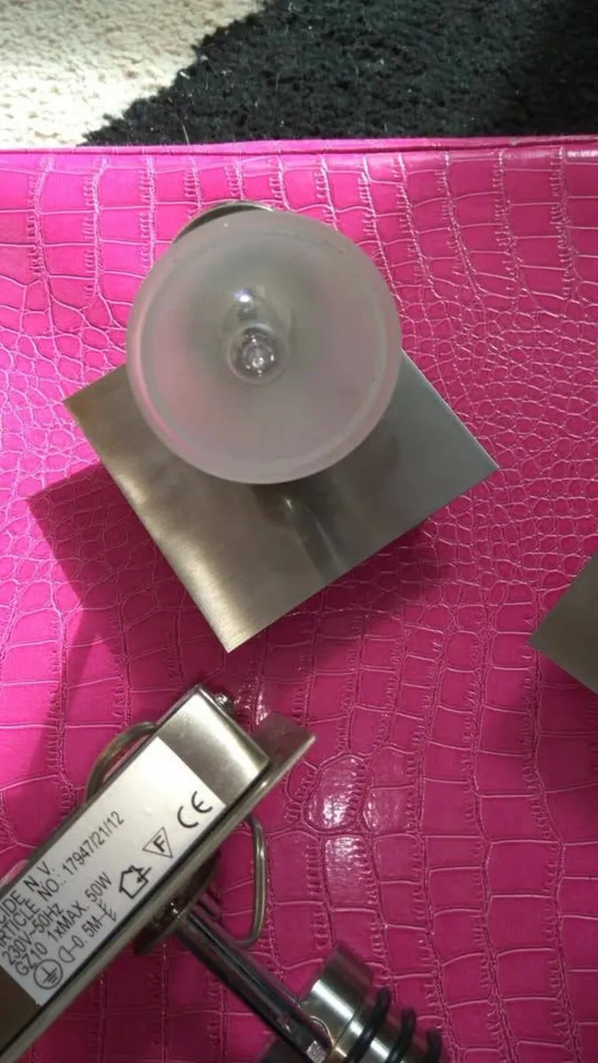 single lights  like new quality with bulb - Image 1