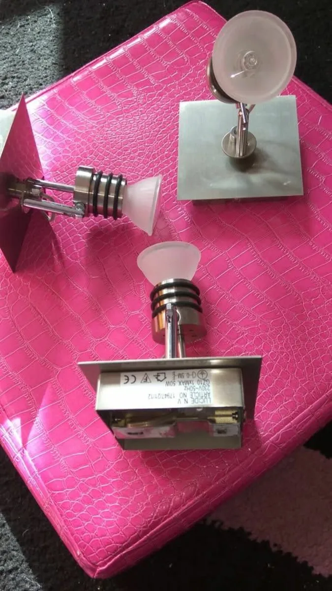 single lights  like new quality with bulb - Image 2