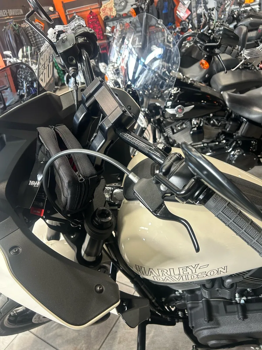 Harley-Davidson Low Rider ST - Image 3